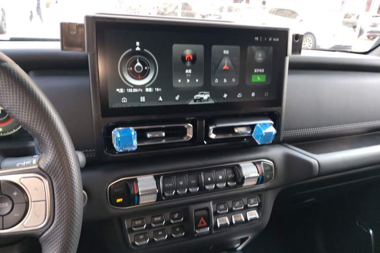 Used 212 T01 2025 2.0T Changfeng Audio And AC Panel