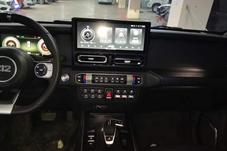 Used 212 T01 2025 2.0T Changfeng Audio And AC Panel