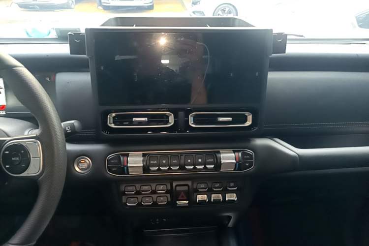 Used 212 T01 2025 2.0T Changfeng Audio And AC Panel