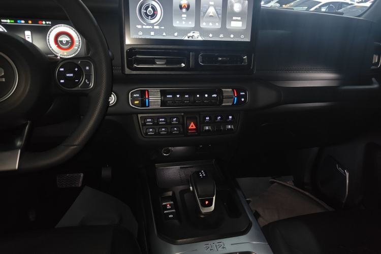Used 212 T01 2025 2.0T Changfeng Audio And AC Panel