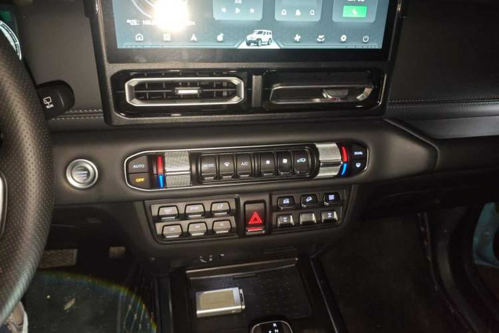 Used 212 T01 2025 2.0T Changfeng Audio And AC Panel