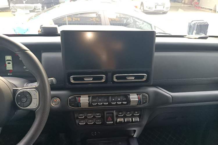 Used 212 T01 2025 2.0T Changfeng Audio And AC Panel