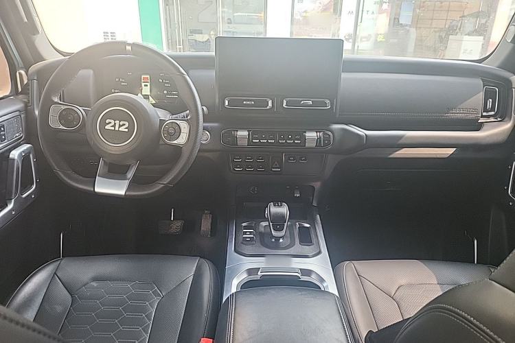 Used 212 T01 2025 2.0T Changfeng Center Console