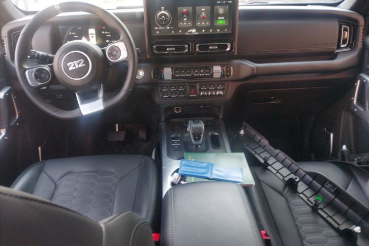 Used 212 T01 2025 2.0T Changfeng Center Console