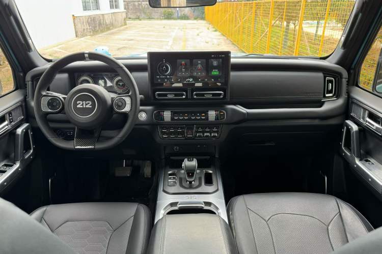 Used 212 T01 2025 2.0T Changfeng Center Console