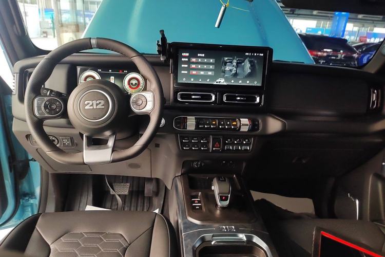 Used 212 T01 2025 2.0T Changfeng Center Console