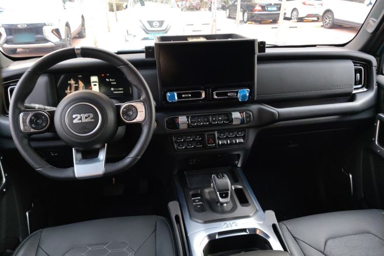 Used 212 T01 2025 2.0T Changfeng Center Console