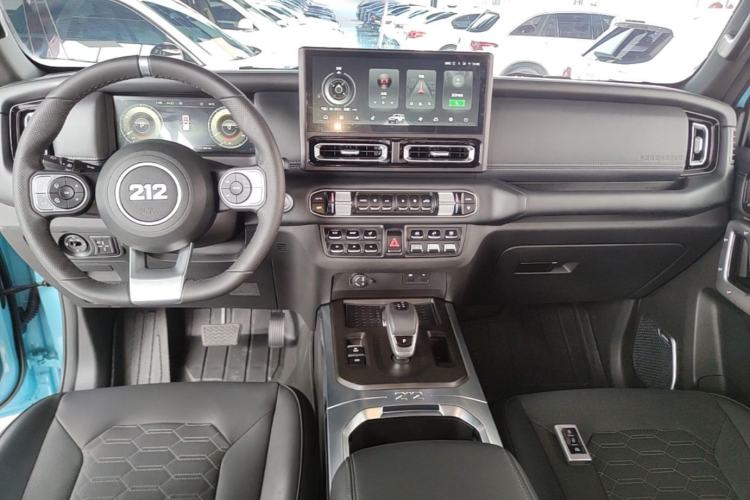 Used 212 T01 2025 2.0T Changfeng Center Console