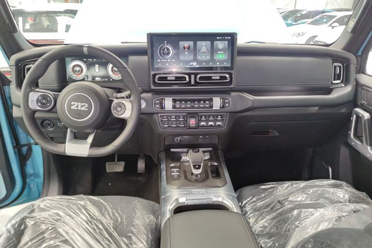 Used 212 T01 2025 2.0T Changfeng Center Console
