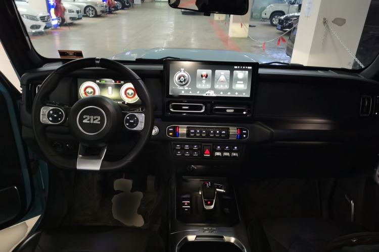 Used 212 T01 2025 2.0T Changfeng Center Console