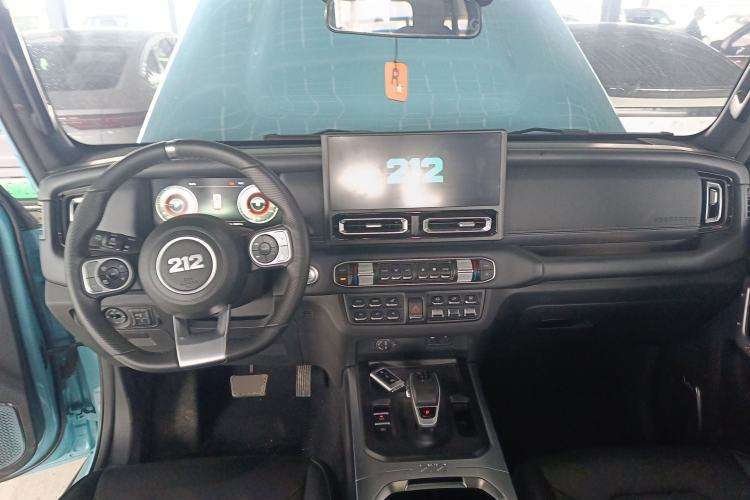 Used 212 T01 2025 2.0T Changfeng Center Console