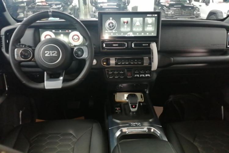Used 212 T01 2025 2.0T Changfeng Center Console