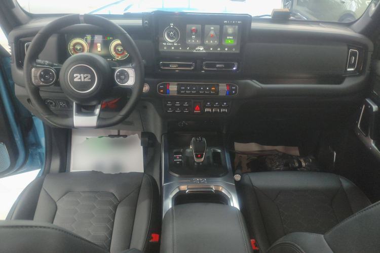 Used 212 T01 2025 2.0T Changfeng Center Console