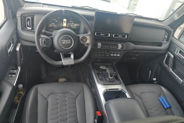 Used 212 T01 2025 2.0T Changfeng Center Console