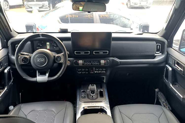 Used 212 T01 2025 2.0T Changfeng Center Console