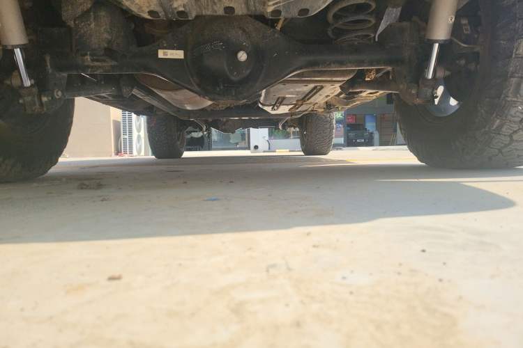 Used 212 T01 2025 2.0T Changfeng Chassis Rear