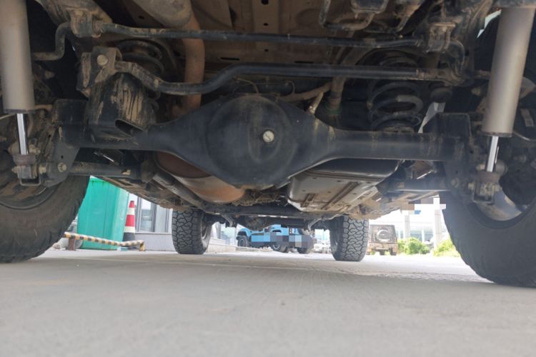 Used 212 T01 2025 2.0T Changfeng Chassis Rear