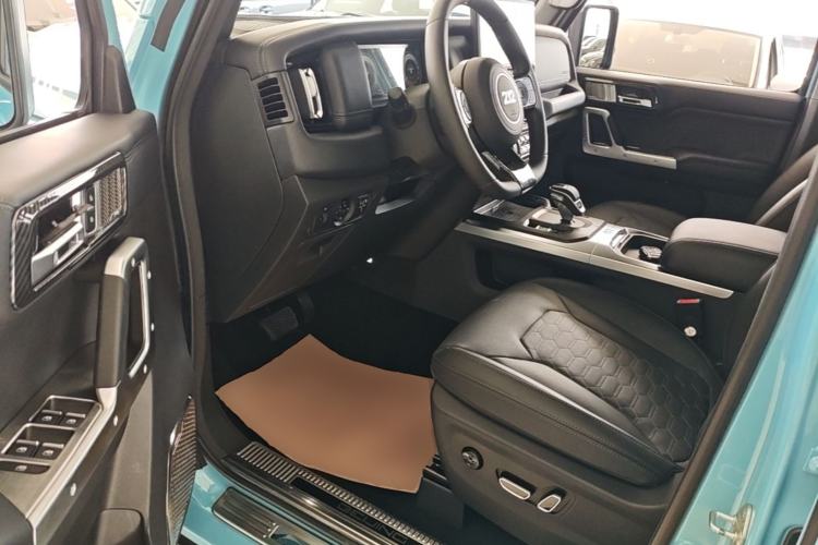 Used 212 T01 2025 2.0T Changfeng Driver Seat