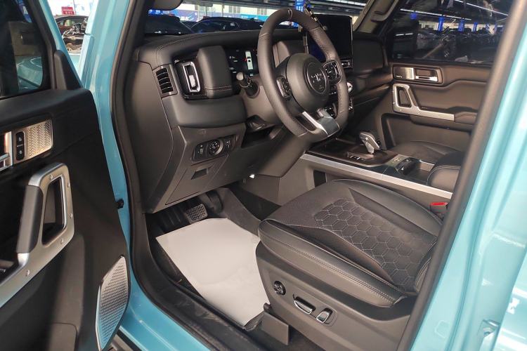 Used 212 T01 2025 2.0T Changfeng Driver Seat