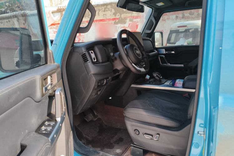 Used 212 T01 2025 2.0T Changfeng Driver Seat