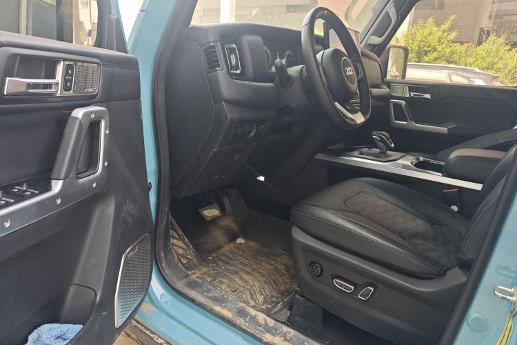 Used 212 T01 2025 2.0T Changfeng Driver Seat