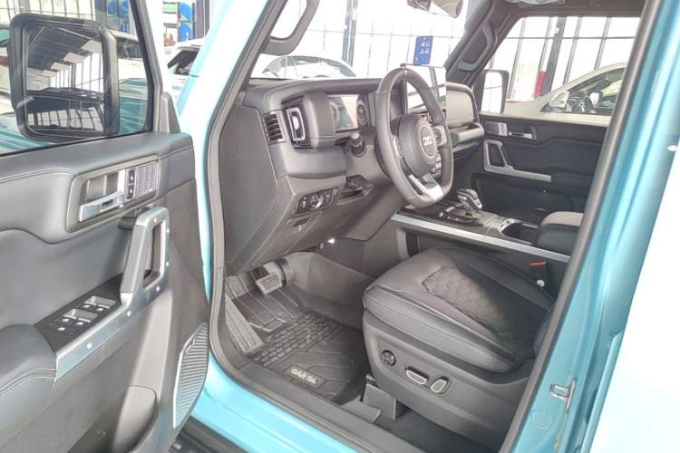 Used 212 T01 2025 2.0T Changfeng Driver Seat
