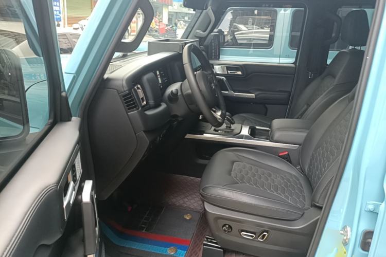 Used 212 T01 2025 2.0T Changfeng Driver Seat