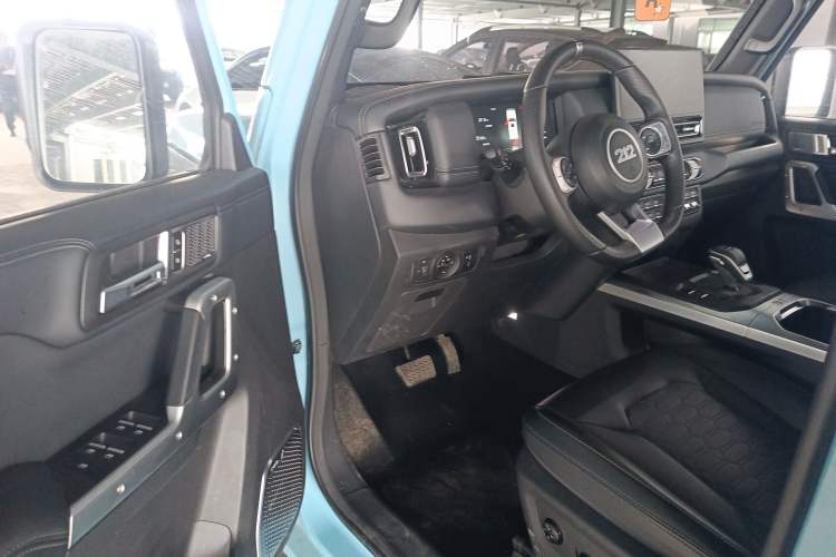 Used 212 T01 2025 2.0T Changfeng Driver Seat