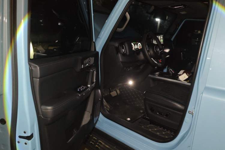 Used 212 T01 2025 2.0T Changfeng Driver Seat