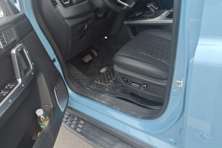 Used 212 T01 2025 2.0T Changfeng Driver Seat