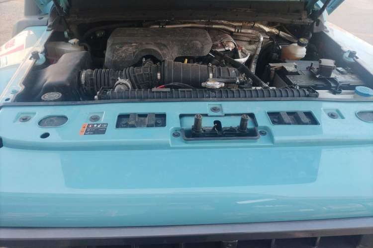 Used 212 T01 2025 2.0T Changfeng Engine Bay
