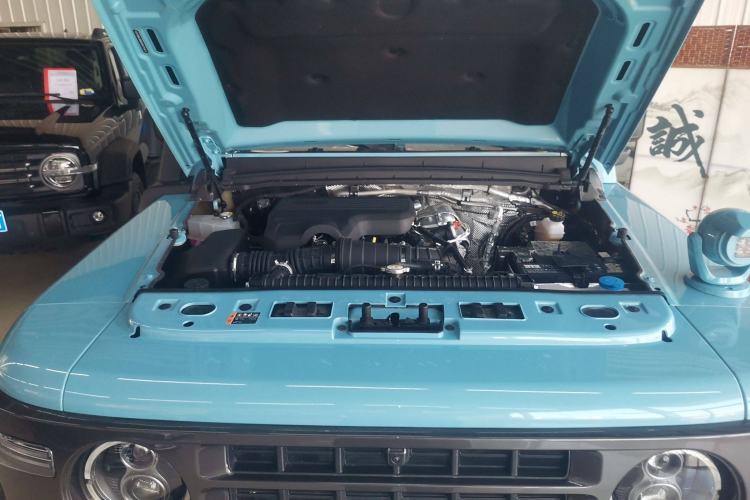 Used 212 T01 2025 2.0T Changfeng Engine Bay