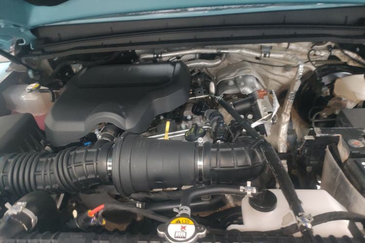 Used 212 T01 2025 2.0T Changfeng Engine Bay