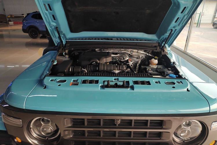 Used 212 T01 2025 2.0T Changfeng Engine Bay