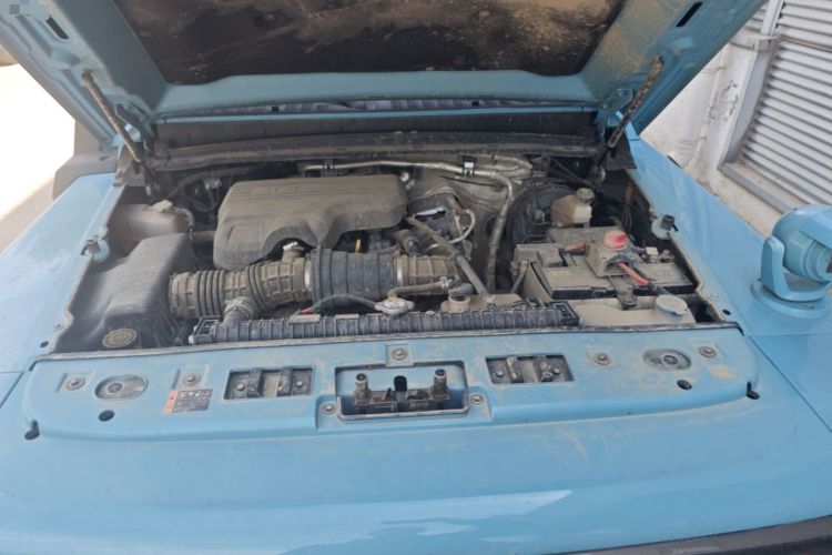 Used 212 T01 2025 2.0T Changfeng Engine Bay