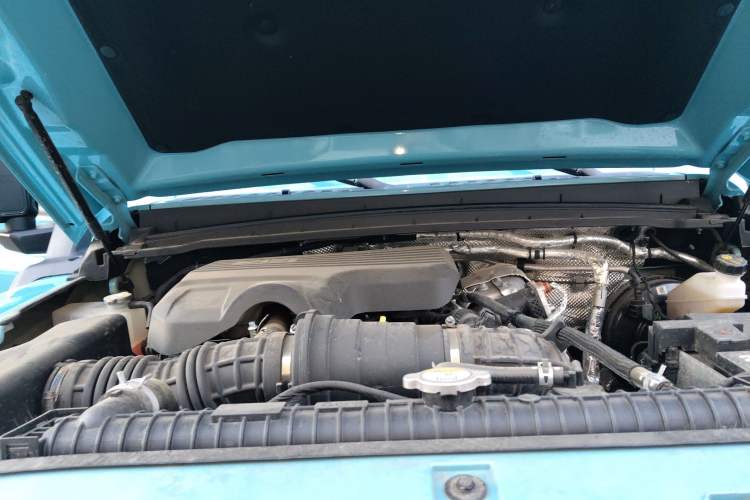 Used 212 T01 2025 2.0T Changfeng Engine Bay