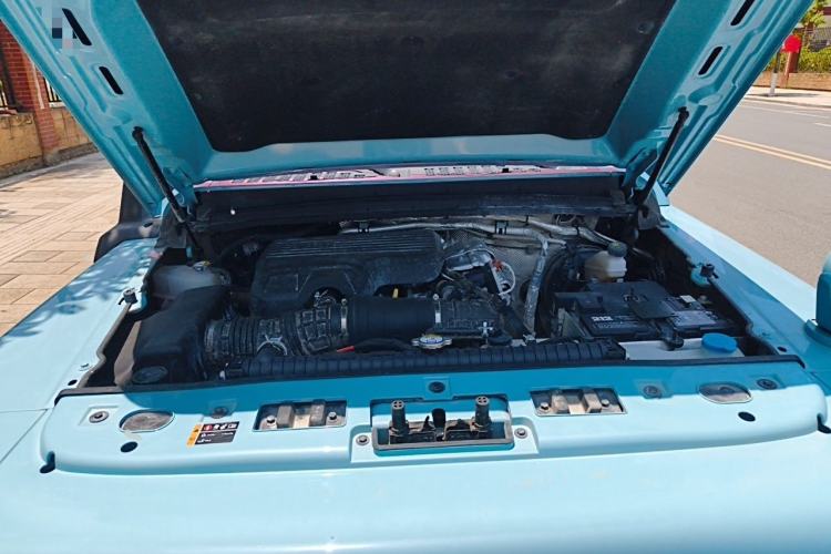Used 212 T01 2025 2.0T Changfeng Engine Bay