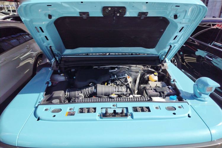 Used 212 T01 2025 2.0T Changfeng Engine Bay