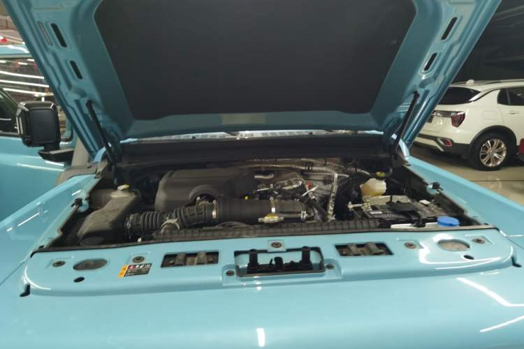 Used 212 T01 2025 2.0T Changfeng Engine Bay