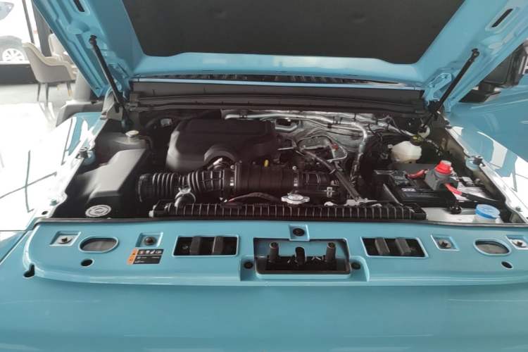 Used 212 T01 2025 2.0T Changfeng Engine Bay
