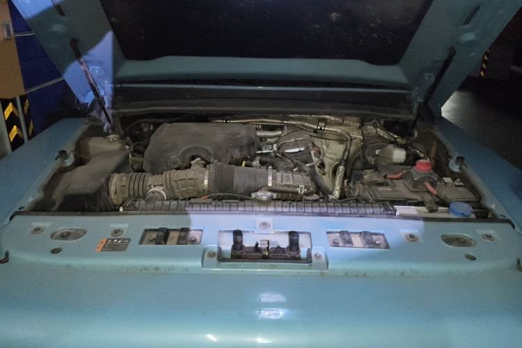 Used 212 T01 2025 2.0T Changfeng Engine Bay