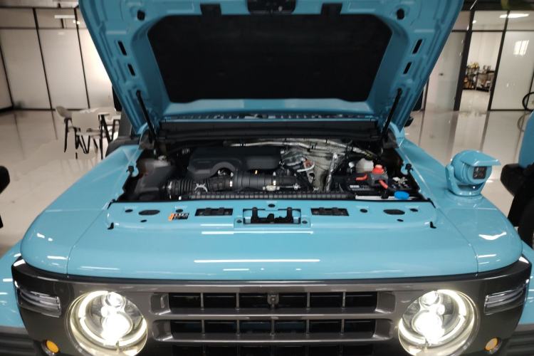 Used 212 T01 2025 2.0T Changfeng Engine Bay