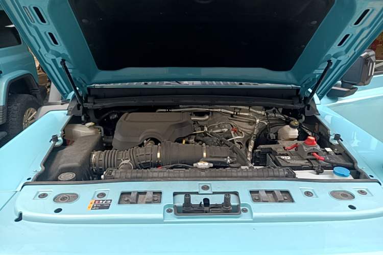 Used 212 T01 2025 2.0T Changfeng Engine Bay