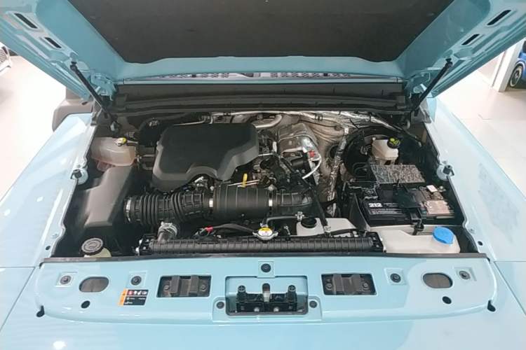 Used 212 T01 2025 2.0T Changfeng Engine Bay