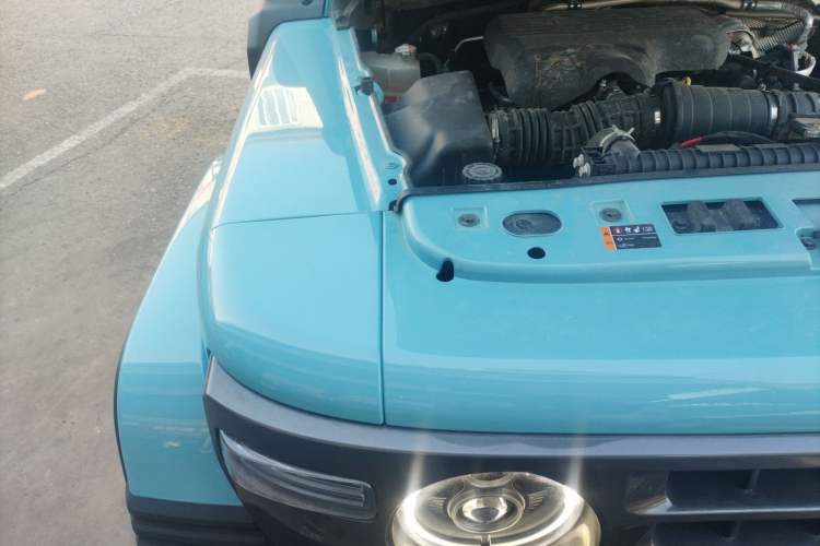 Used 212 T01 2025 2.0T Changfeng Engine Bay Right