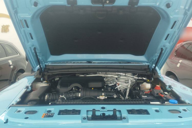 Used 212 T01 2025 2.0T Changfeng Engine Bay