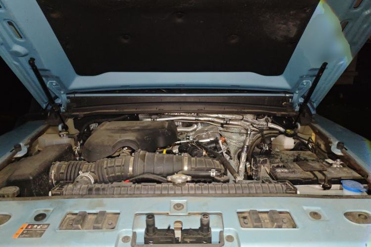 Used 212 T01 2025 2.0T Changfeng Engine Bay