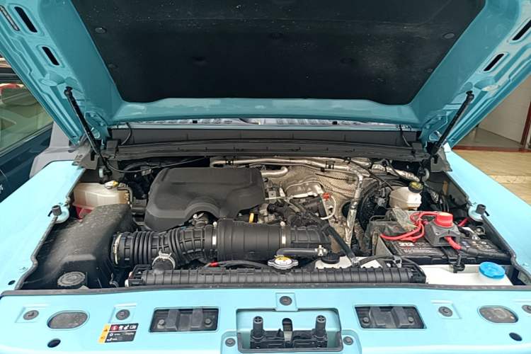 Used 212 T01 2025 2.0T Changfeng Engine Bay