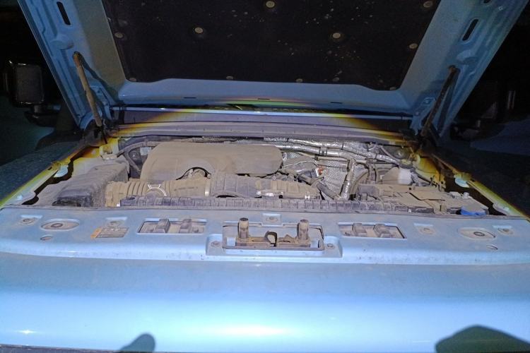 Used 212 T01 2025 2.0T Changfeng Engine Bay