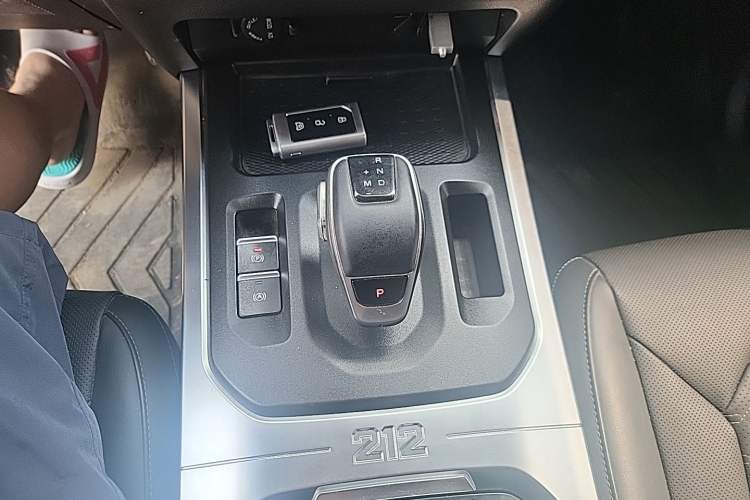 Used 212 T01 2025 2.0T Changfeng Gear Lever
